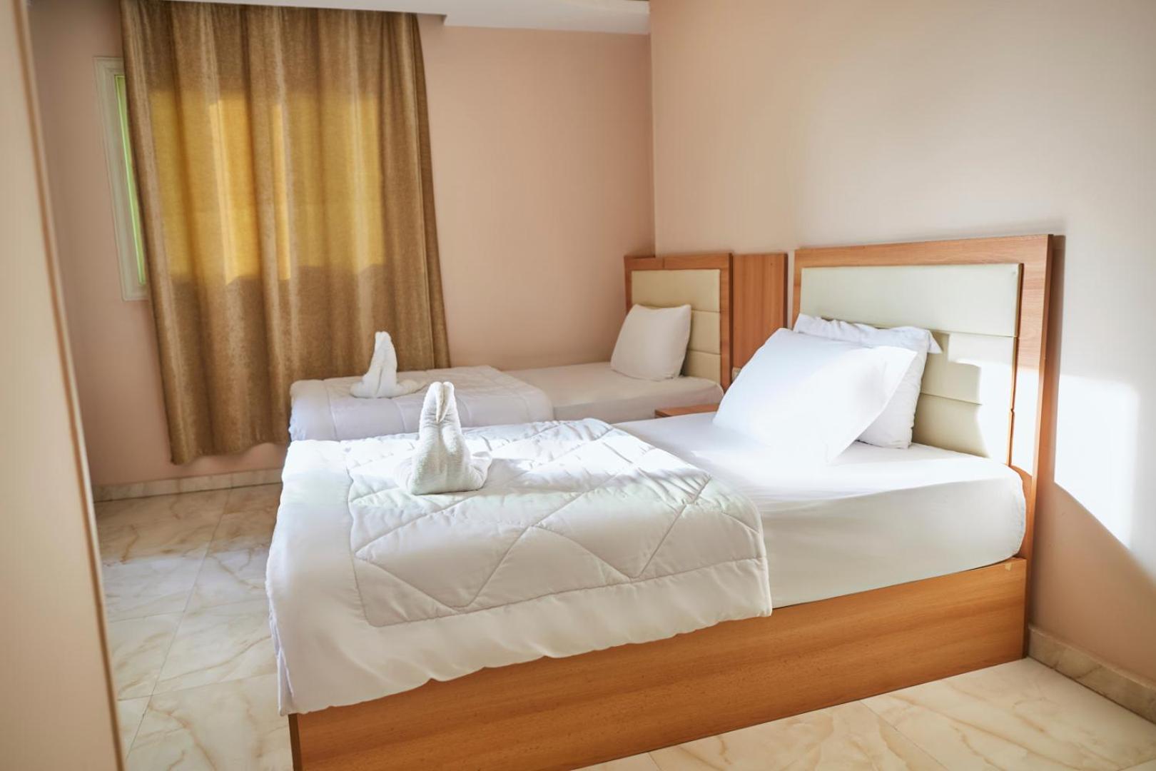 Grand Pyramid View Hotel Kafrat al Jabal Exterior photo